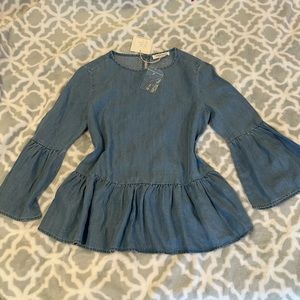 NWT blue chambray boho shirt w/ bell sleeve by BeachLunchLounge sz Xsmall loose